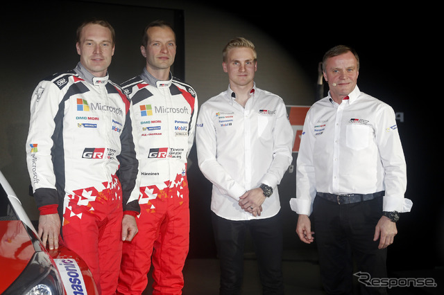 ラトバラ（左）はトヨタに移籍、ハンニネン（左から2人目）とともに来季のWRCに参戦する。右端はチームを率いるマキネン代表、右から2人目はテストドライバーのラッピ。