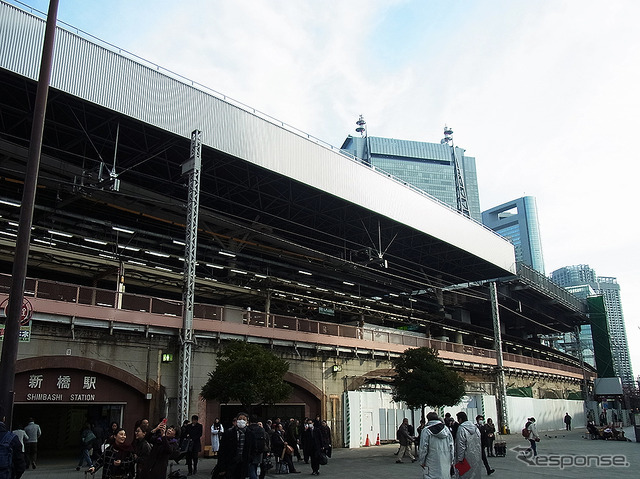 改良工事がすすむJR新橋駅