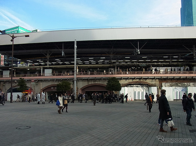 改良工事がすすむJR新橋駅