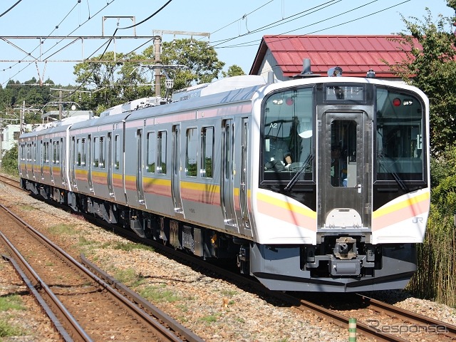 新潟地区に導入された新型電車のE129系。最終的には老朽化した115系を全て置き換える予定だ。