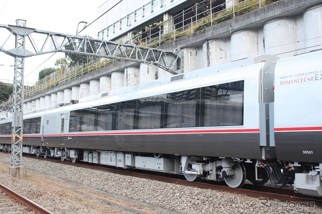 3号車：30400形（M2'N）（30401）　モーター無しだったがリニューアルによりモーター付きに。形式も30450形（T2）（30451）から変更された。