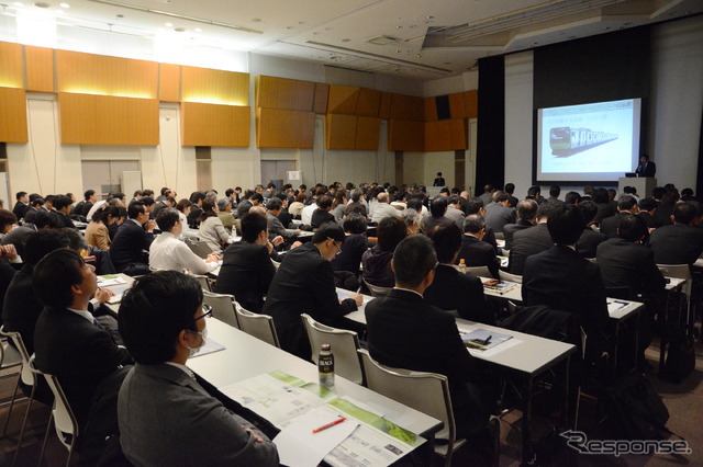 会場は約200人の参加者で満員となった