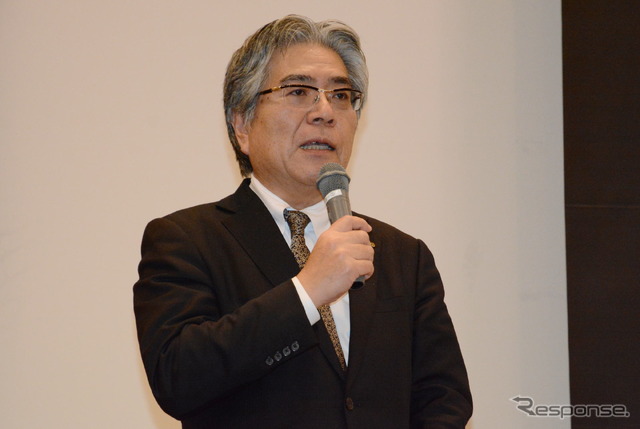 挨拶する南井氏