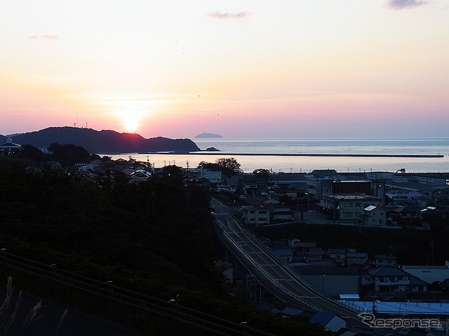 山陰道「道の駅 ゆうひパーク浜田」で日本海に沈む夕日を