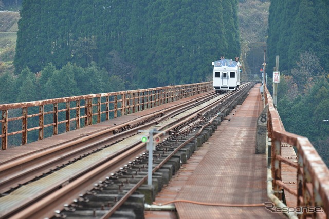 高千穂鉄橋を試験運転中の新車両