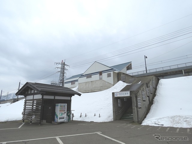 快速は魚沼丘陵駅（写真）などを通過する。