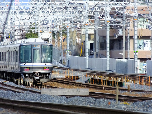 内側線を外側に移設する前の新駅設置現場