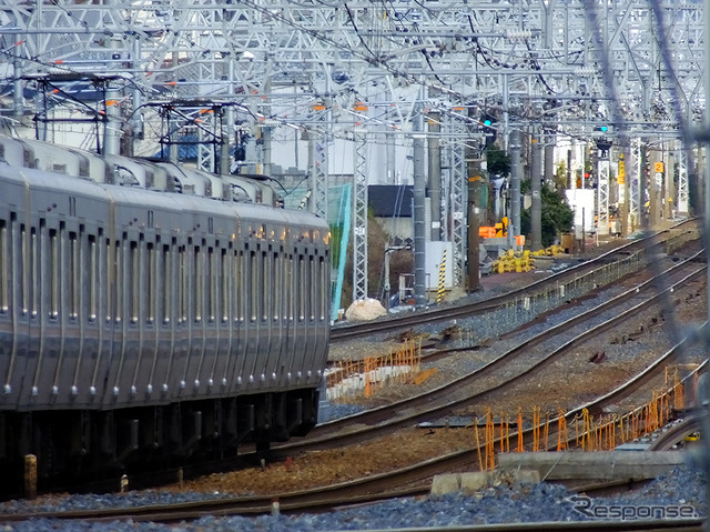内側線を外側に移設する前の新駅設置現場