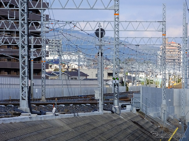 内側線を外側に移設する前の新駅設置現場