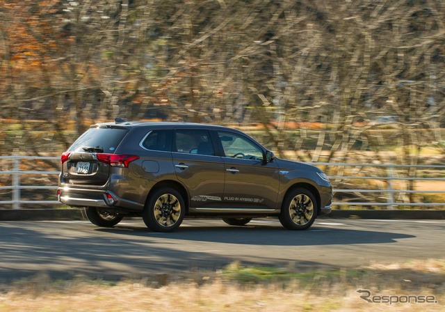 三菱 アウトランダーPHEV(オプション装着車)