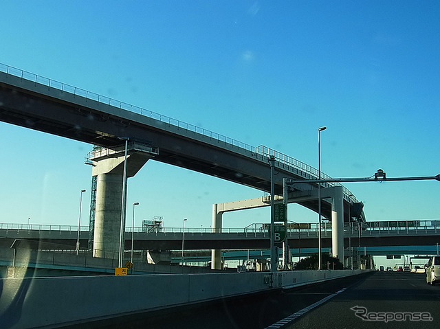 東関道上から見えた高谷ジャンクション（仮称）