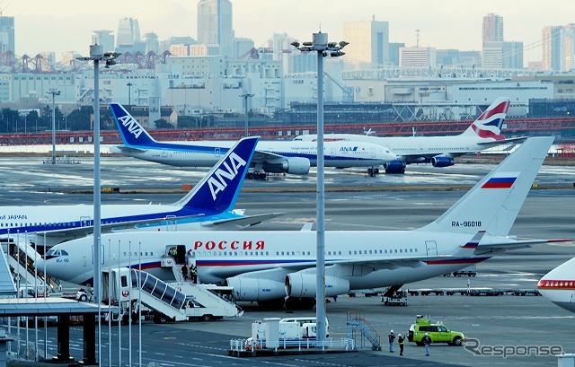 通常、政府専用機はどこの国も「本務機と予備機の2機セット」で運航するが、ロシアはなんと5機も飛来させてきた。