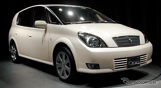トヨタ・オーパ(1999年の東京モーターショーに展示、2000年発売)