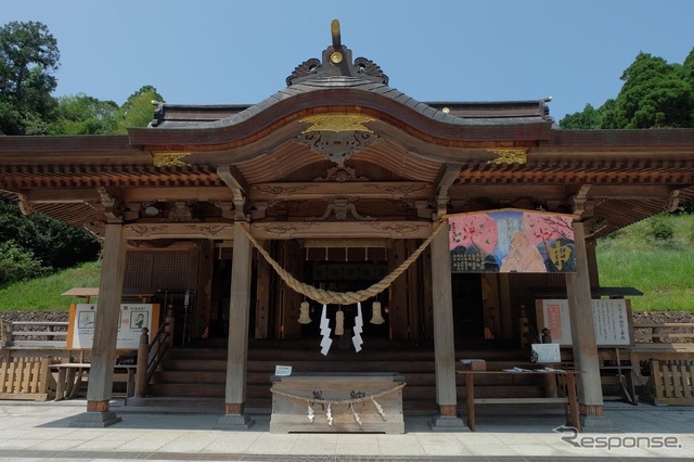 都農神社本殿。祀られているのは大己貴命(大国主命)。縁結びのパワースポットだ。