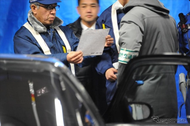 首都高速都心環状線で年末から年始にかけて行われた街頭検査(1日、東京都中央区)