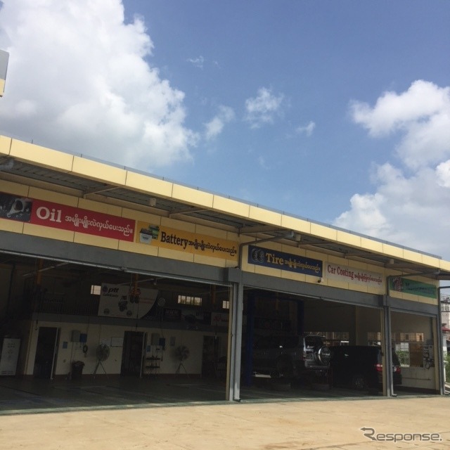 整備工場の外観