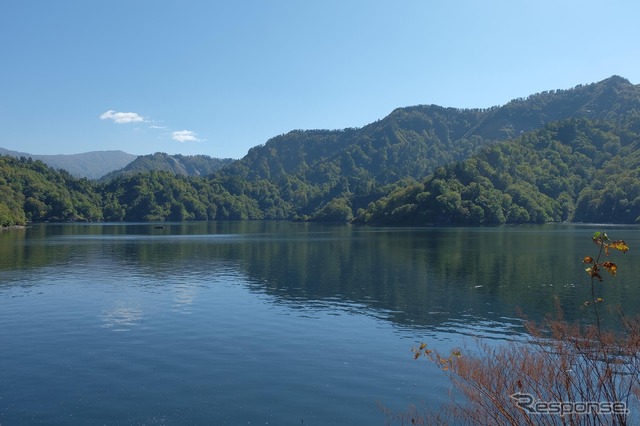 奥只見ダムのダム湖。