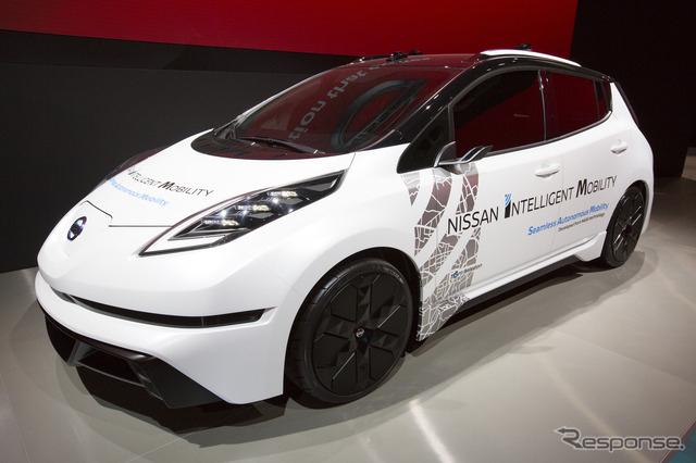 日産リーフの自動運転車（CES 2017）