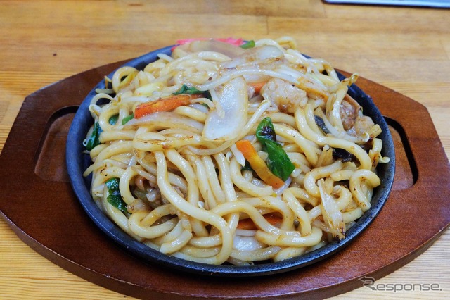 津山のB級グルメ「ホルモンうどん」を食べてみた