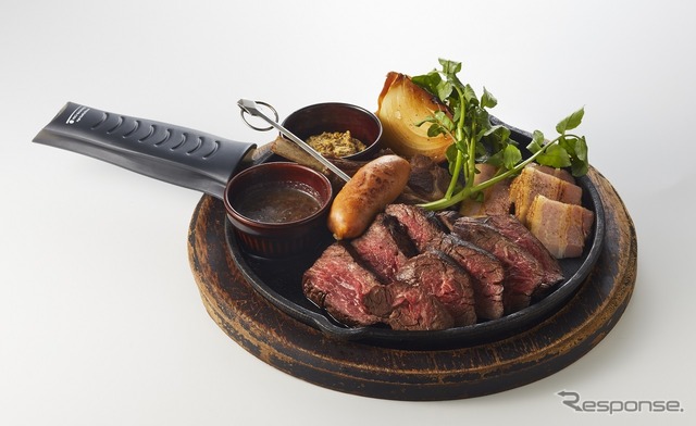 4本柱特盛肉のプレート（オールドステーション）