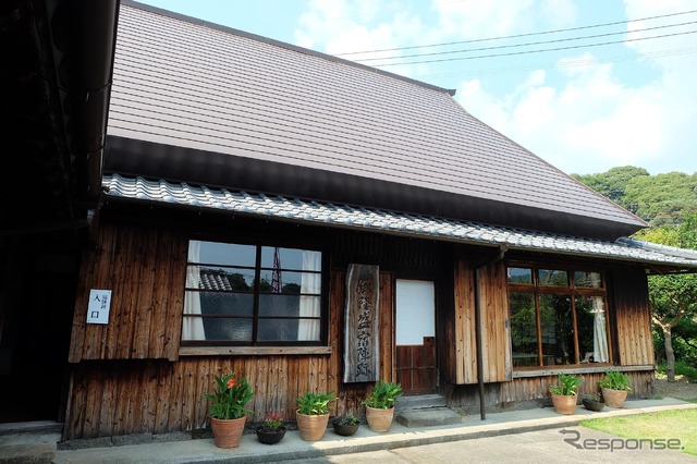 旧児玉熊四郎宅。建物の骨格や壁面は古いまま残されている。