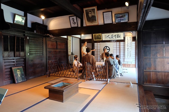 この部屋で最後の軍議が執り行われた。