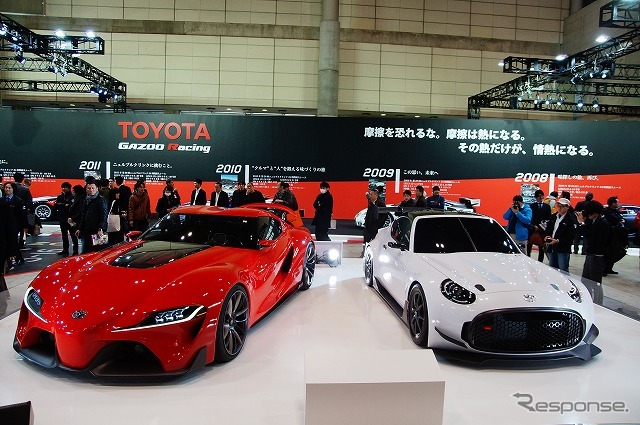 国内の自動車メーカーもブースを設け、モーターショーに近い内容で発表するようになった。