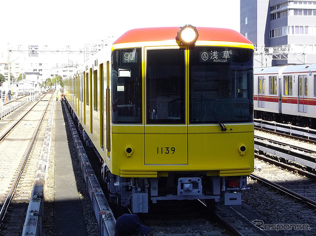 レトロデザインの銀座線1000系