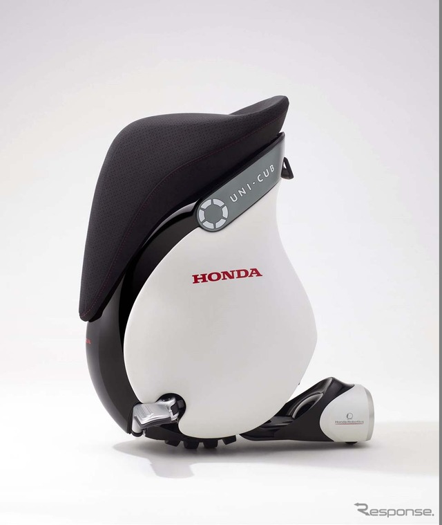 「Honda Riding Assist」に使われたバランス技術は、「ASIMO」や、この「UNI-CUB β」で培われたものだ