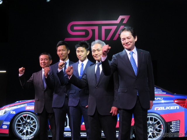 右からSTIの平川社長、辰己氏(GT300総監督)、井口、山内、菅谷氏(ニュル24時間のチーム監督)。