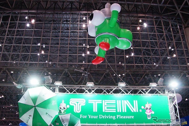 TEIN(テイン)は純正品と同じ形状のショックアブソーバーを開発中の新製品として参考展示していた。