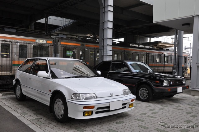 ホンダ シビックSi(左)とCX-S