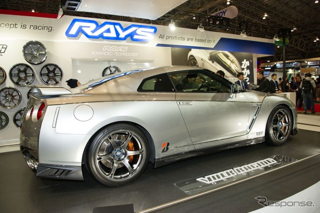 RAYSブース(東京オートサロン17)