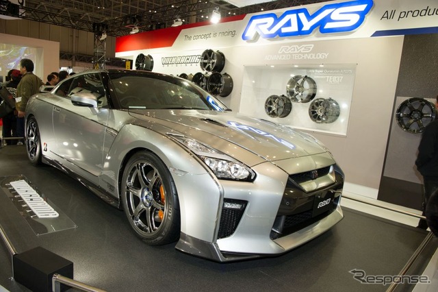 RAYSブース(東京オートサロン17)