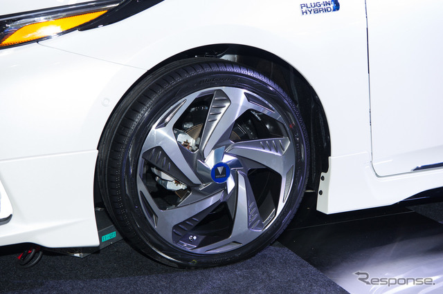 【東京オートサロン2017】トヨタモデリスタが、『C-HR』用のカスタマイズアイテムを搭載した2台のデモカーを中心に計5台展示