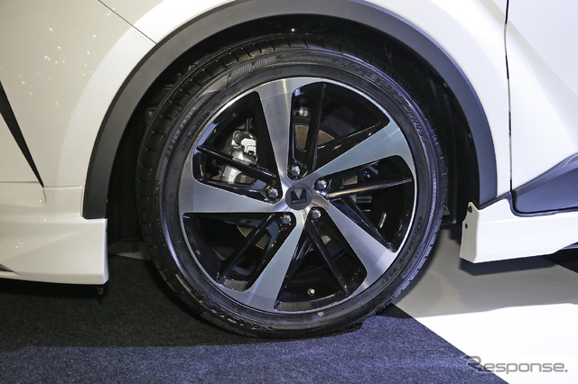 トヨタ C-HR エレガント アイス スタイル by モデリスタ(東京オートサロン2017)