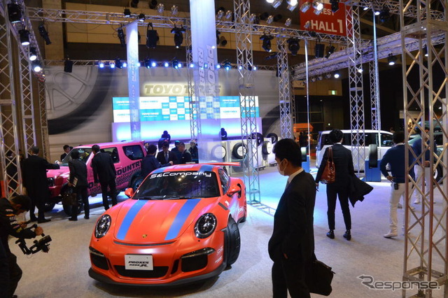 東京オートサロン2017 東洋ゴム工業ブース