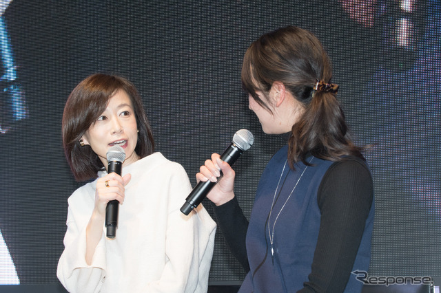 モータージャーナリストの飯田裕子氏(左)と藤島知子氏(右)