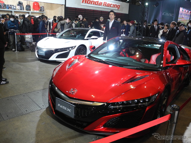 ホンダ『NSX』のコックピット体験の様子