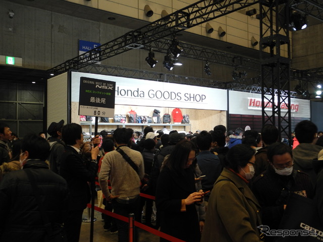 ホンダ『NSX』のコックピット体験の様子