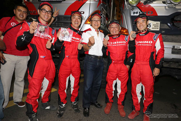 日野自動車の市川会長と日野チームスガワラ