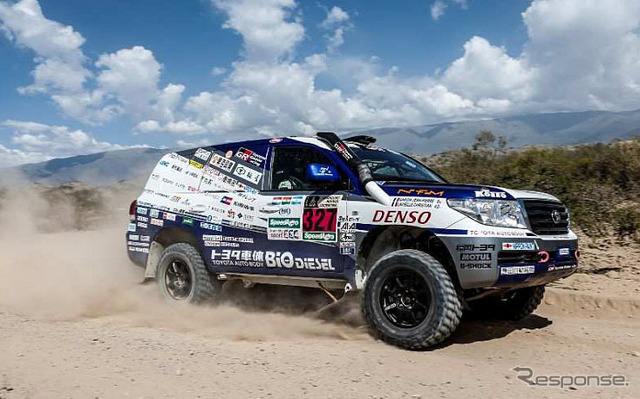 市販車部門優勝を果たした327号車トヨタランドクルーザー
