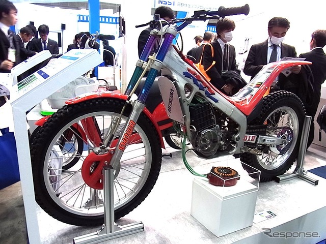 ミツバ EVコンバート用駆動モーターデモ車両(オートモーティブワールド2017)
