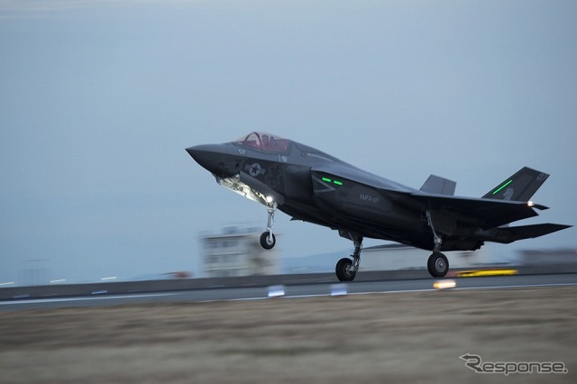 18日午後5時30分、岩国基地に着陸した最新鋭のステルス戦闘機「F-35B ライトニングII」、同基地への恒久配備となる。