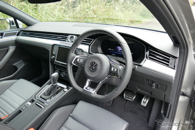 VW パサート ヴァリアント 2.0TSI R-Line