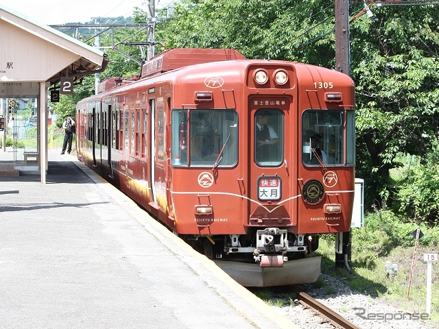 『富士登山電車』は運行本数の見直しにより平日1往復、土曜・休日1.5往復になる。