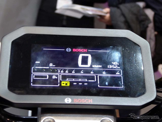 走行に必要な情報を一括して表示できる『eScooter』向けメーター