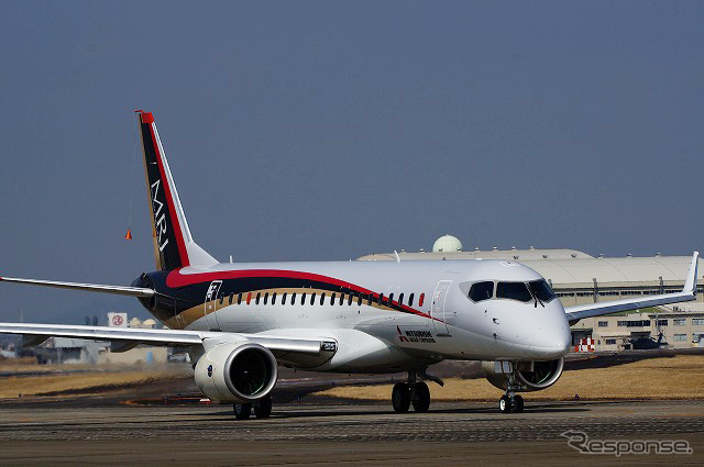 愛知県営名古屋空港で飛行試験を行う「三菱リージョュナルジェット（MRJ）」の初号機。今はアメリカで飛行試験を続けている。