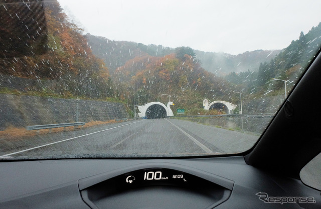 冷たい雨の磐越自動車道をクルーズ中。