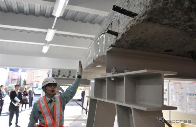 研修所には、中央道で使っていた実際の橋が持ち込まれ、道路の経年劣化を体感する教材となっている